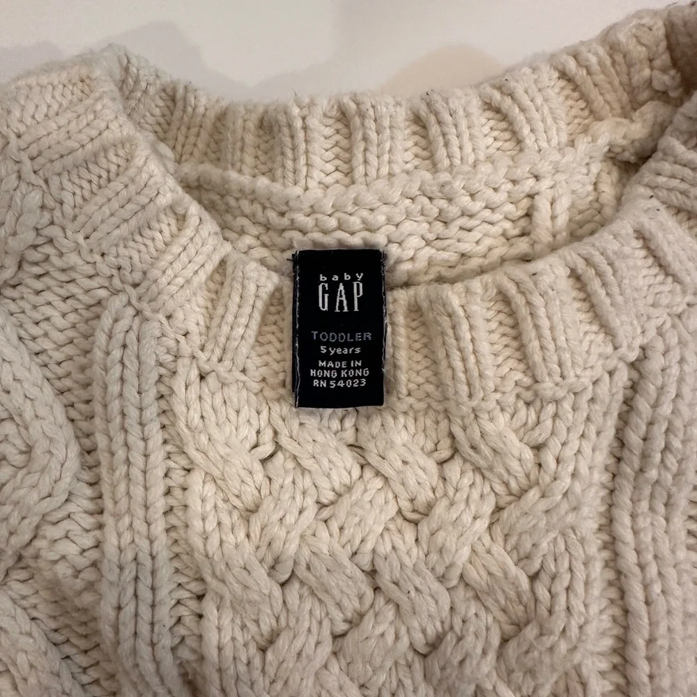 GAP Ivory Cable Knit Sweater - Picture 4 of 4